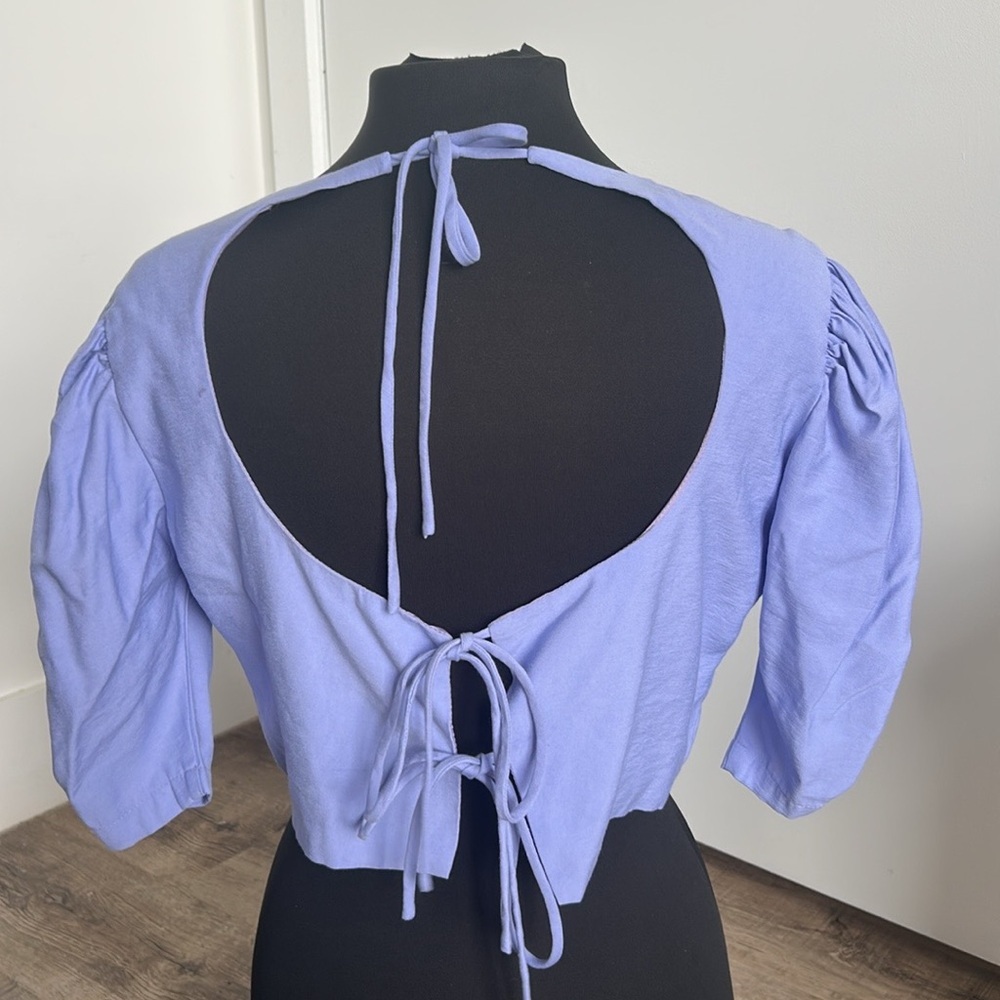 Amaro Keyhole Back Top - Picture 6 of 10